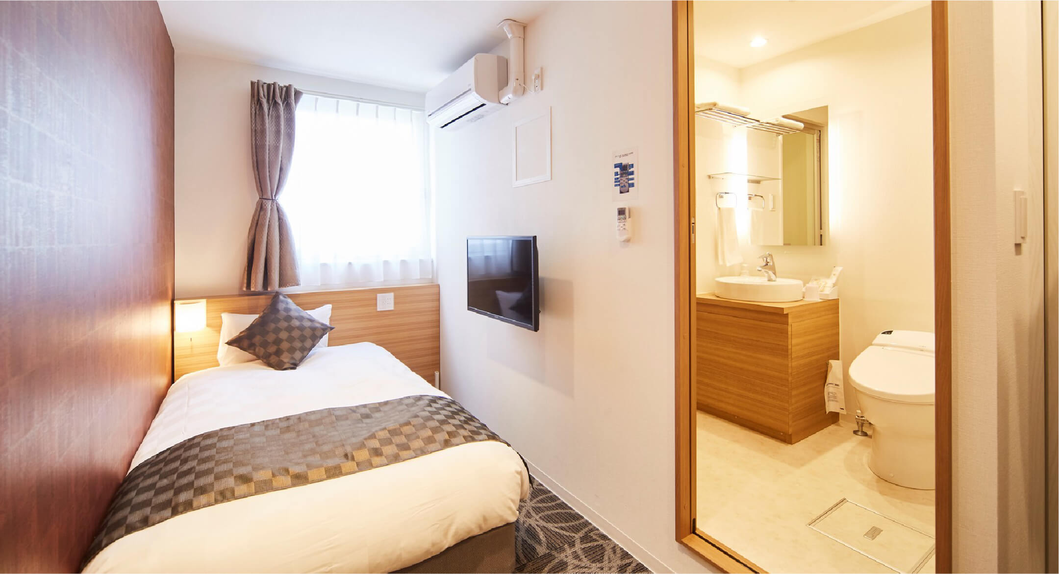 SINGLE ROOM